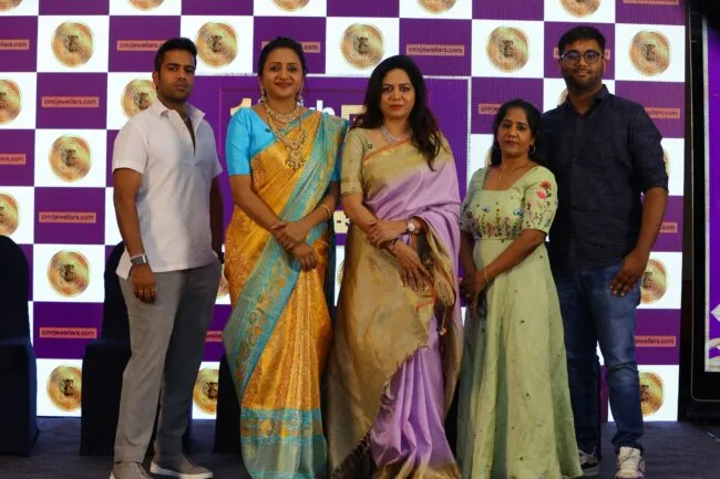 cmrjewellers was launched by popular singer Sunitha and anchor Suma