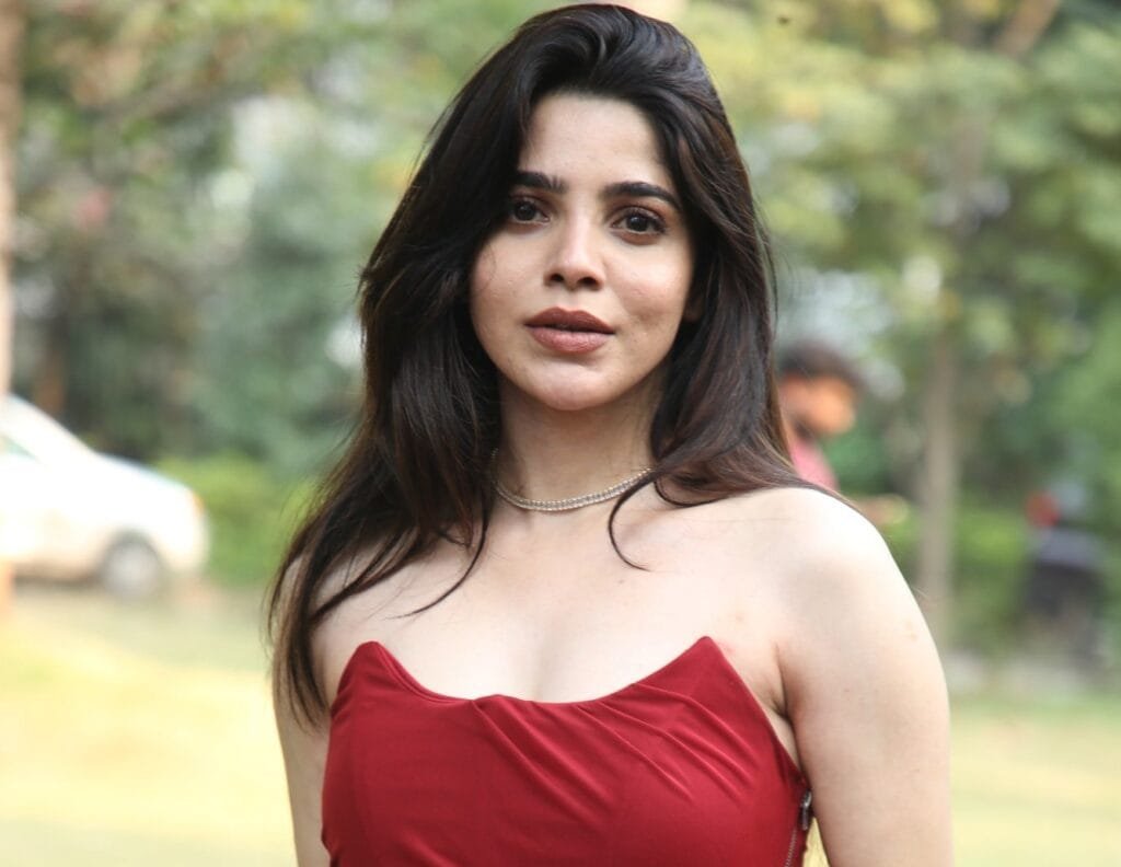 Divya Bharati Glam Photos