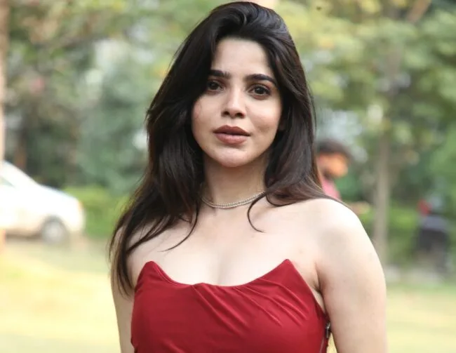 Divya Bharati Glam Photos