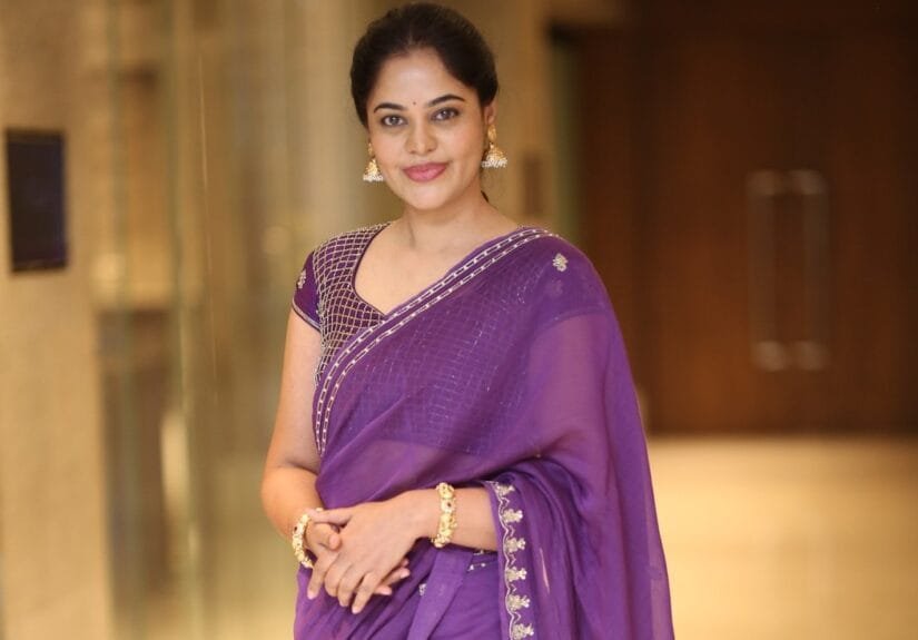 Bindhu Madhavi Saree Photos
