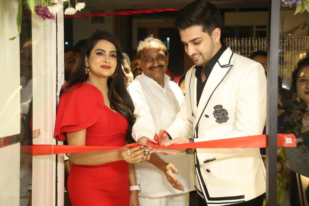 Actor Himaja launches Habibs Premium Salon @ Ameenpur