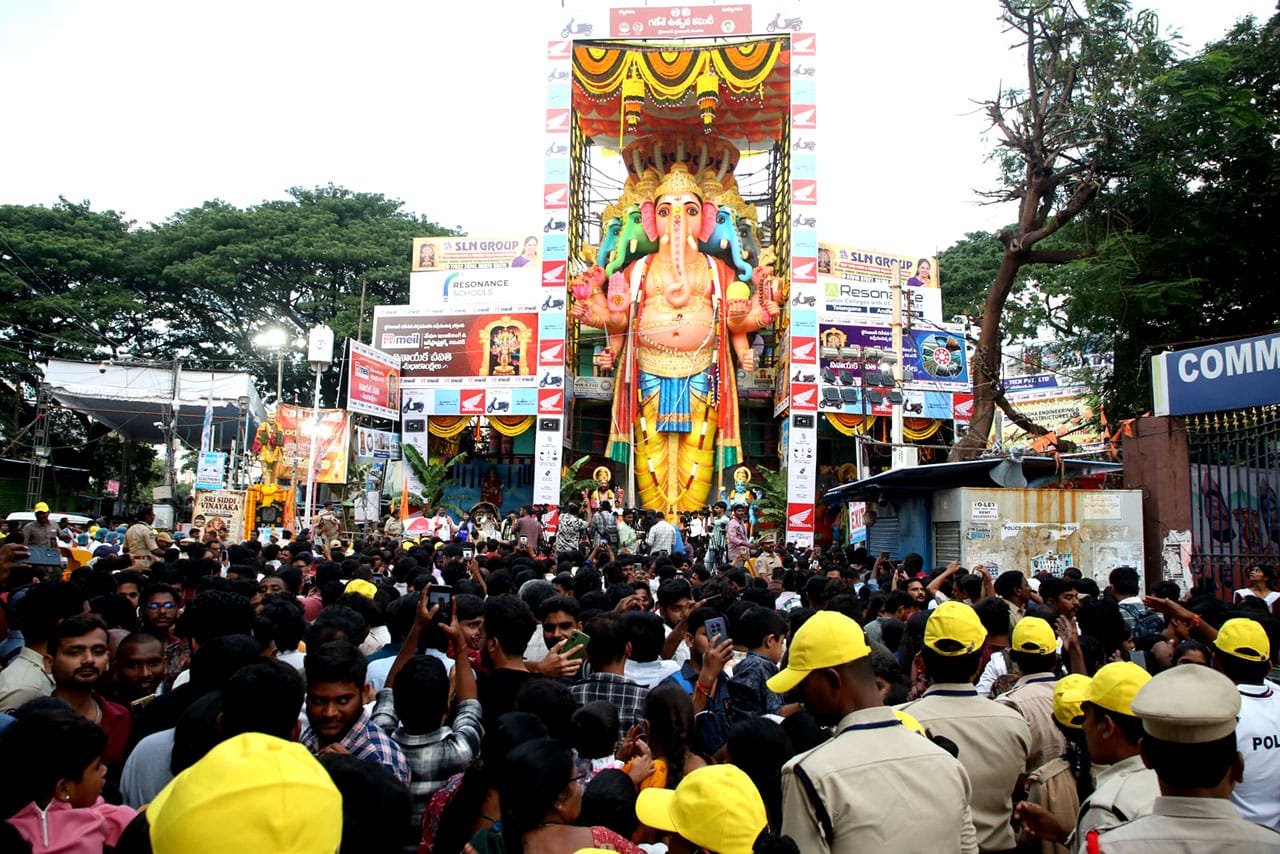 Khairatabad Ganesh 2026: 69-Ft Bada Ganesh Draws Devotees in Hyderabad