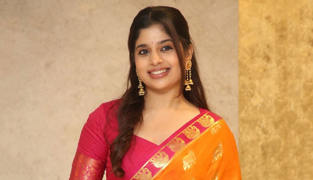 Aishwarya Holakkal Radiates Ethnic Elegance in Vibrant Traditional Attire